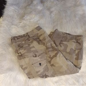 Fashion bug camo print capris